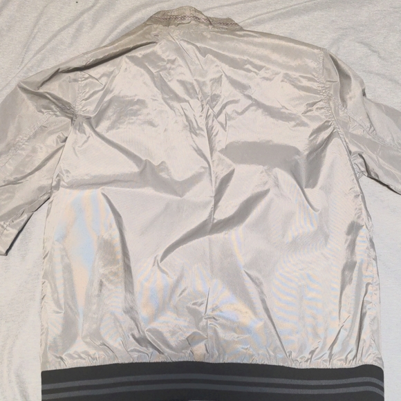 Silver Jacket - Picture 4 of 4